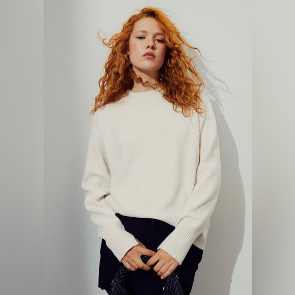 Fine-knit Sweater - Picture 1 of 6